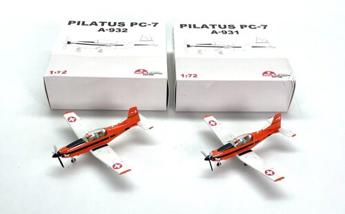 Lot 2861 *Konvolut ACE Pilatus PC-7 1:72 2tlg  Verpackungen defekt