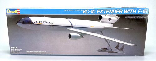 Lot 3215 *Revell 4524  McDonnell Douglas KC-10 Extender with F-15  1:144 Bausatz