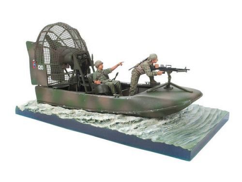 Hobby Fan HF083 Aircat Airboat Base with 2 Figures (the boat is not included)