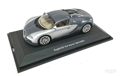 Autoart 2003 *Slotcar  Bugatti Veyron 1:24