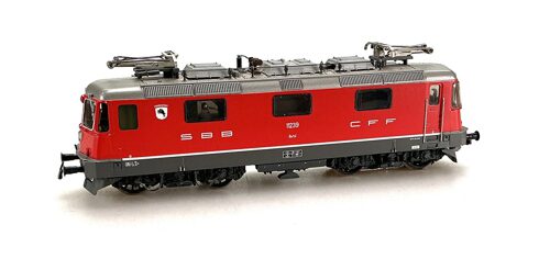 HAG 212 *SBB E-Lok Re 4/4 II, rot Lok Nr. 11239 Wappen " Porrentruy"  1 Seitenfenster fehlt