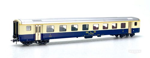 Roco 44326 *BLS Personenwagen  1.Klasse  EW II