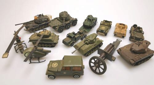 Lot 248 *Konvolut Militär Modelle Dinky, Corgi usw. wie abgebildet 15tlg.