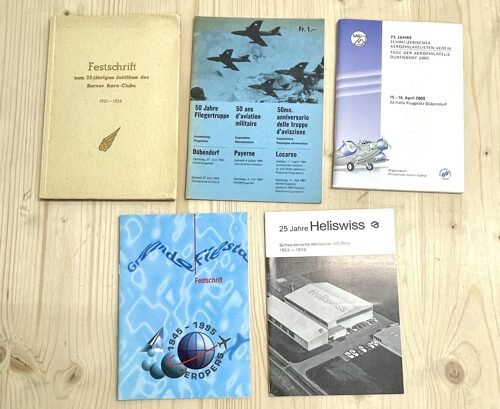 Lot 4729 *Aviatik Konvolut Broschüren + Hefte  5tlg