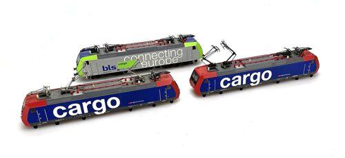 Lot 8807 *Spur H0 Konvolut Trix  Lok und Metall-Gehäuse 3tlg