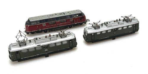 Lot 8823 *Spur H0 Konvolut Märklin Lokomotive + Gehäuse   Funktion nicht überprüft 3tlg
