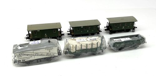 Lot 9732 *Spur H0 Konvolut Röwa Personen+Güterwagen 6tlg