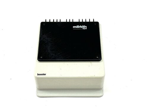 Lot 9800 *Spur H0 Märklin Digital Booster