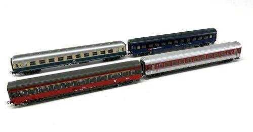 Lot 9830 *Spur H0 Konvolut Märklin + Roco Personenwagen 4tlg