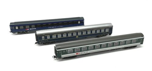 Lot 9833 *Spur H0 Konvolut Roco + Riavarossi + LS Personenwagen alle 1:87 3tlg