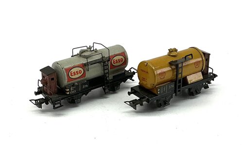 Lot 10098 *Spur H0 Konvolut Märklin Blech Kesselwagen 314 +374  2tlg