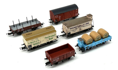 Lot 10695 *Spur H0 Konvolut Güterwagen 6tlg