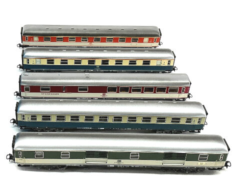 Lot 11101 *Spur H0 Konvolut Märklin Personenwagen 5tlg