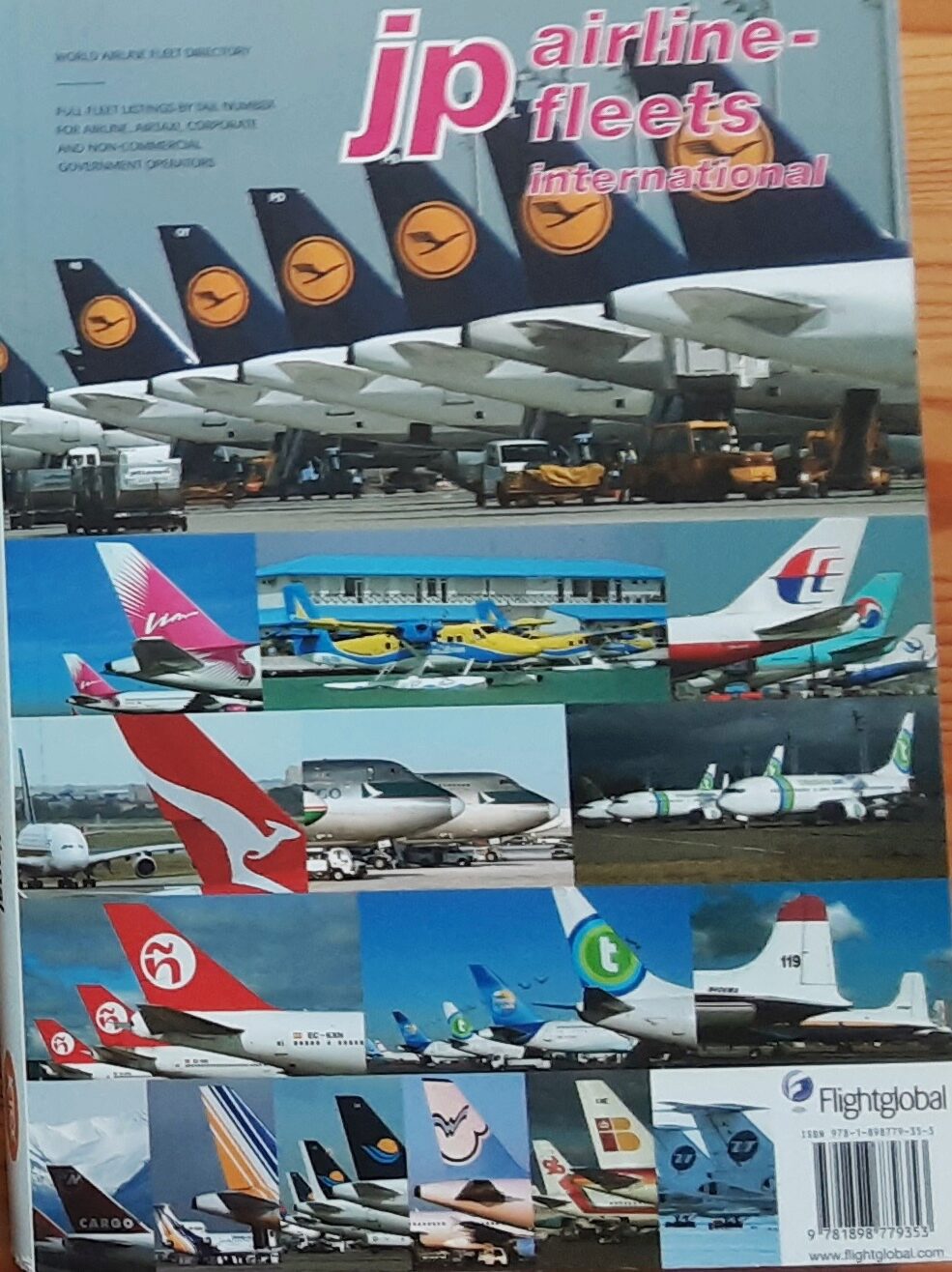 Buch B-2725 jp airline fleets international 2009 / 10 