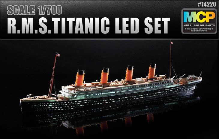 ACADEMY 14220 1/700 RMS Titanic and Led Set