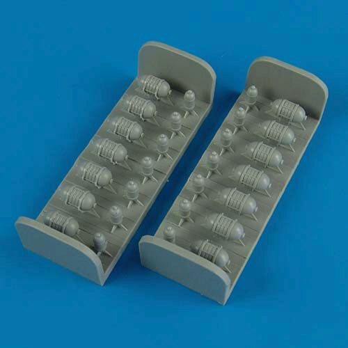 Quickboost QB72 319 B-24 Liberator oxygen cylinders