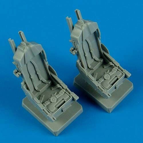 Quickboost QB48 489 F-5F seats with safety belts for AFV