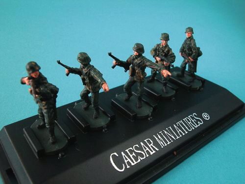 Caesar Miniatures P802 WWII German Panzergrenadiers set2 (fertig bemalt)