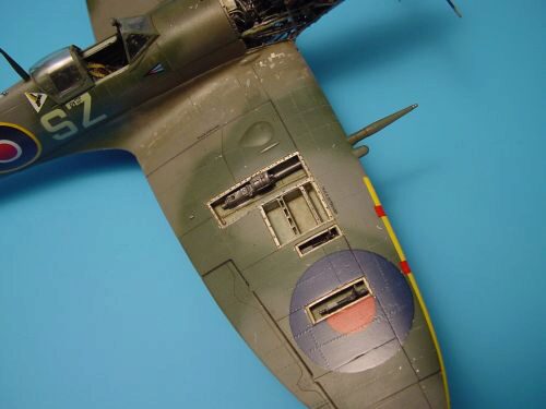 Aires 4244 Spitfire Mk.IXc Waffenschächte