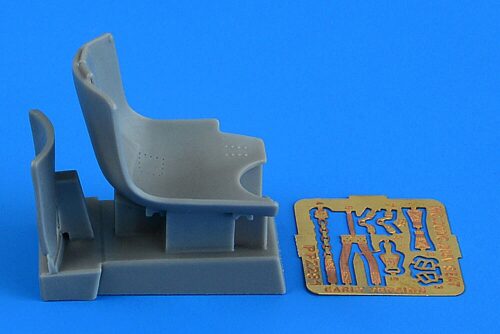 Aires 2281 Macchi MC.202 seat - early v. ITALERI