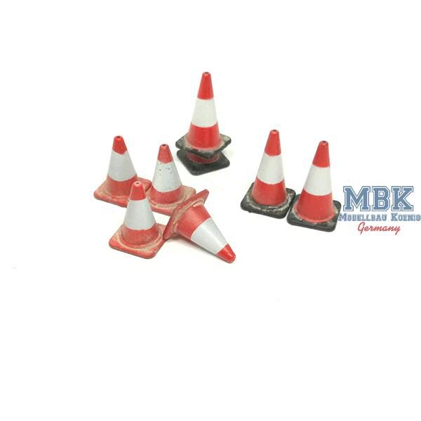 HD Models HDM35045 Big Road Cones (4 Pc) & Little Road Cones (4 Pc)