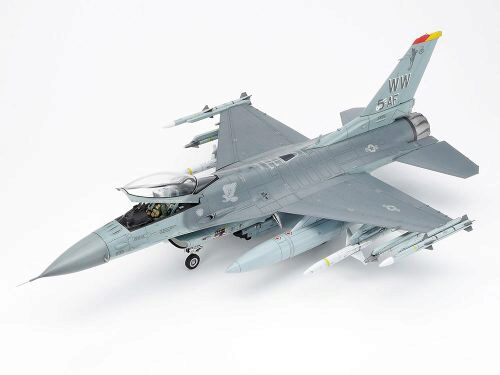 Tamiya 61098 F-16CJ Fighting Falcon