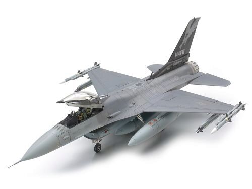 Tamiya 61101 Lockheed Martin F-16C Block