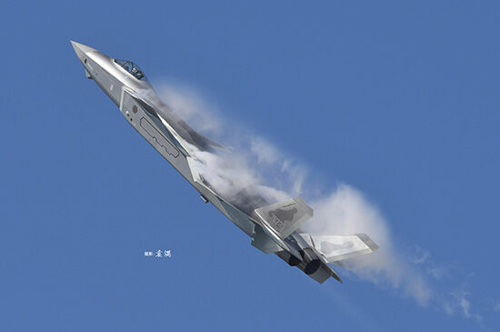 Trumpeter 05811 Chinese J-20 Mighty Dragon
