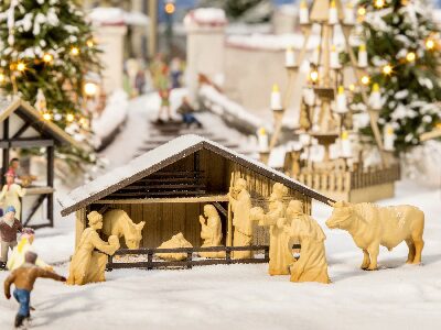 Noch 14394 Lasercut minis Weihnachtsmarkt-Krippe mit Figuren in Holzoptik