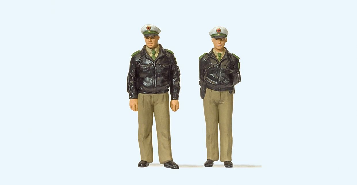 Preiser 65363 Polizisten stehend, grüne Uniform