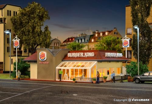 Vollmer 43632 H0 Burger King Schnellrestaurant mit Innen- einrichtung und LED-Beleuchtung, Funktionsbausatz
